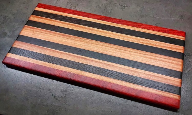 Deska do krojenia/serwowania z drewna egzotycznego - padouk, wenge oraz sapele