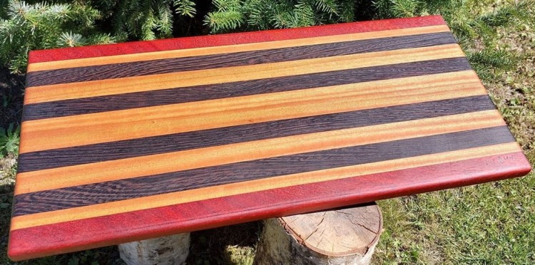 Deska do krojenia/serwowania z drewna egzotycznego - padouk, wenge oraz sapele