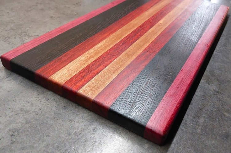 Deska do krojenia/serwowania z drewna egzotycznego - padouk, wenge, sapele oraz amarant